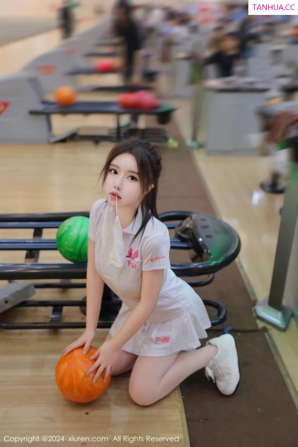   [XiuRen]高清写真图 2024.02.20 No.8118 小薯条nienie 丝袜美腿第6张图片